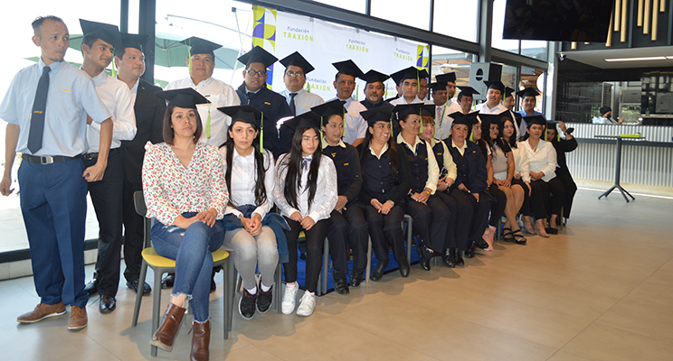 Logran certificarse en Bachillerato 50 estudiantes becados por las fundaciones Aliat y Traxión