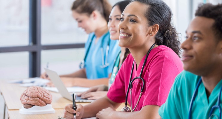 Estudiar Enfermería tiene sus ventajas